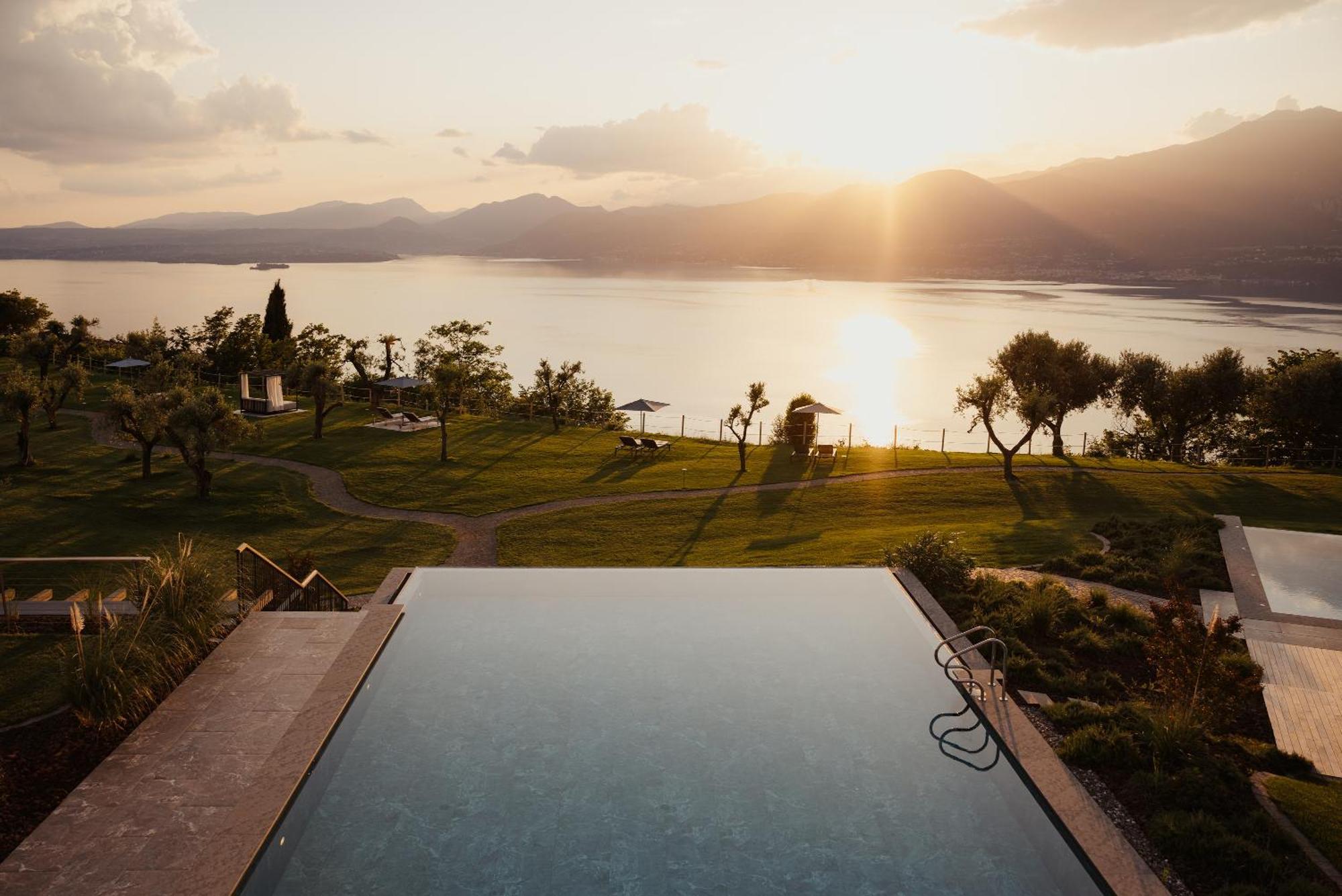 Hotel Cape Of Senses Torri Del Benaco Esterno foto