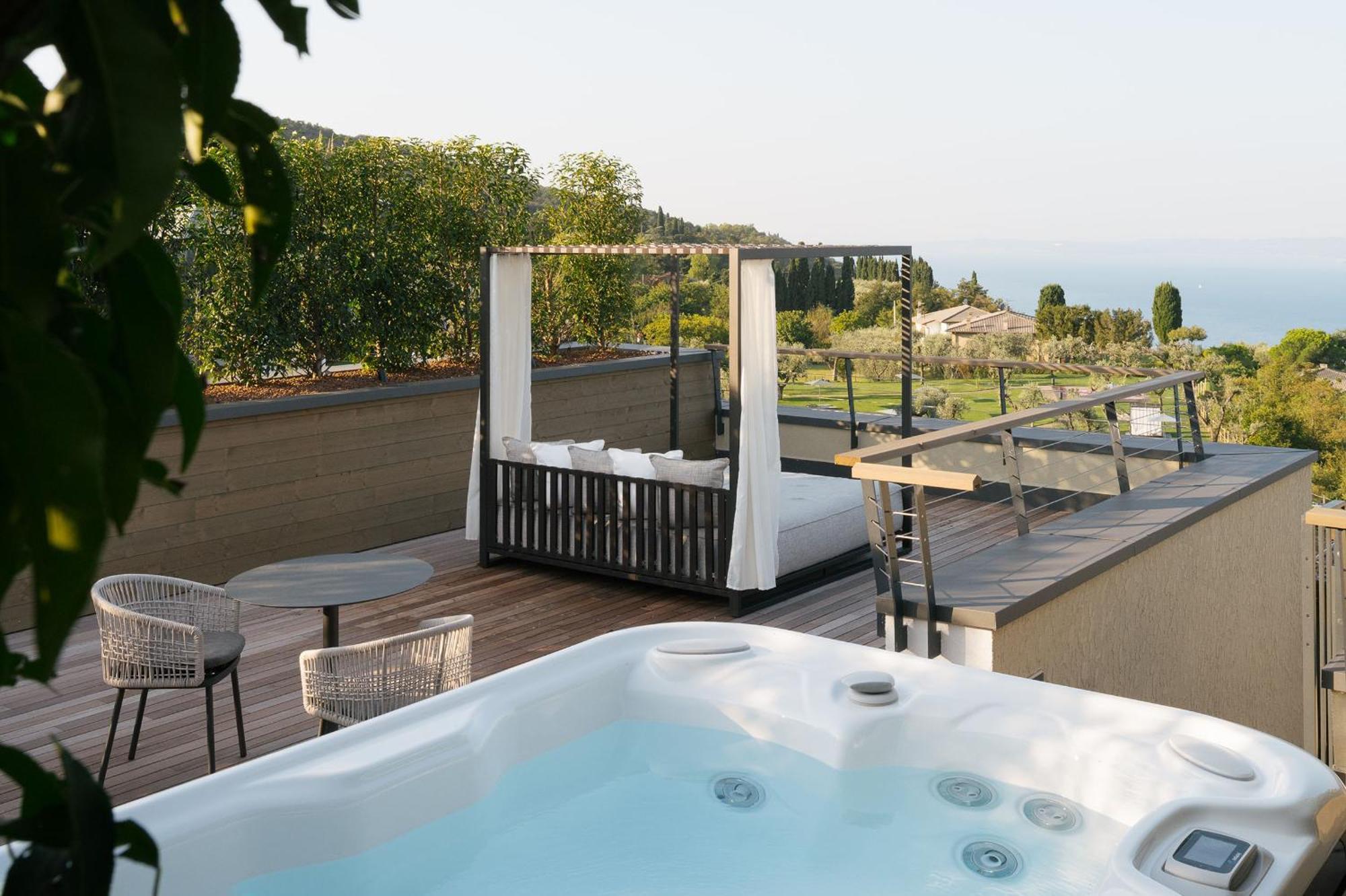 Hotel Cape Of Senses Torri Del Benaco Esterno foto
